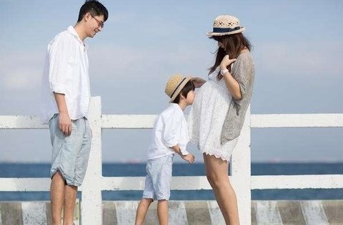 代生宝宝经常抓耳朵挠头(代生宝宝总是抓耳朵挠头皮)